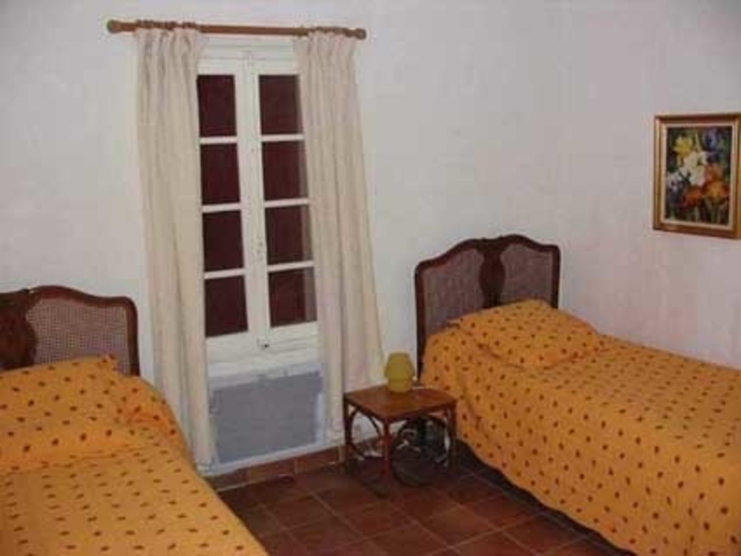 Orange Room(Single Bed) - large family house in the country - Gallery - 1