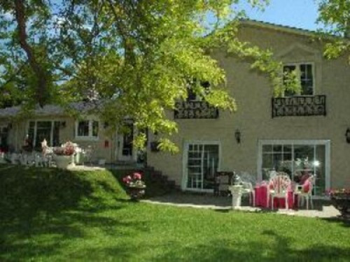 Prestigious Mississauga Rd area.