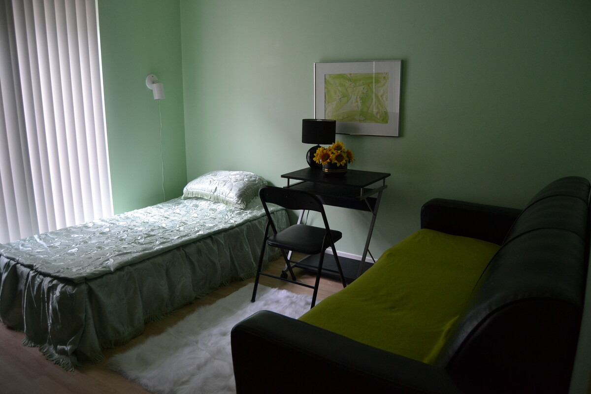  Green Room(Full Room)  -  Mississauga Homestay  - Gallery -  1