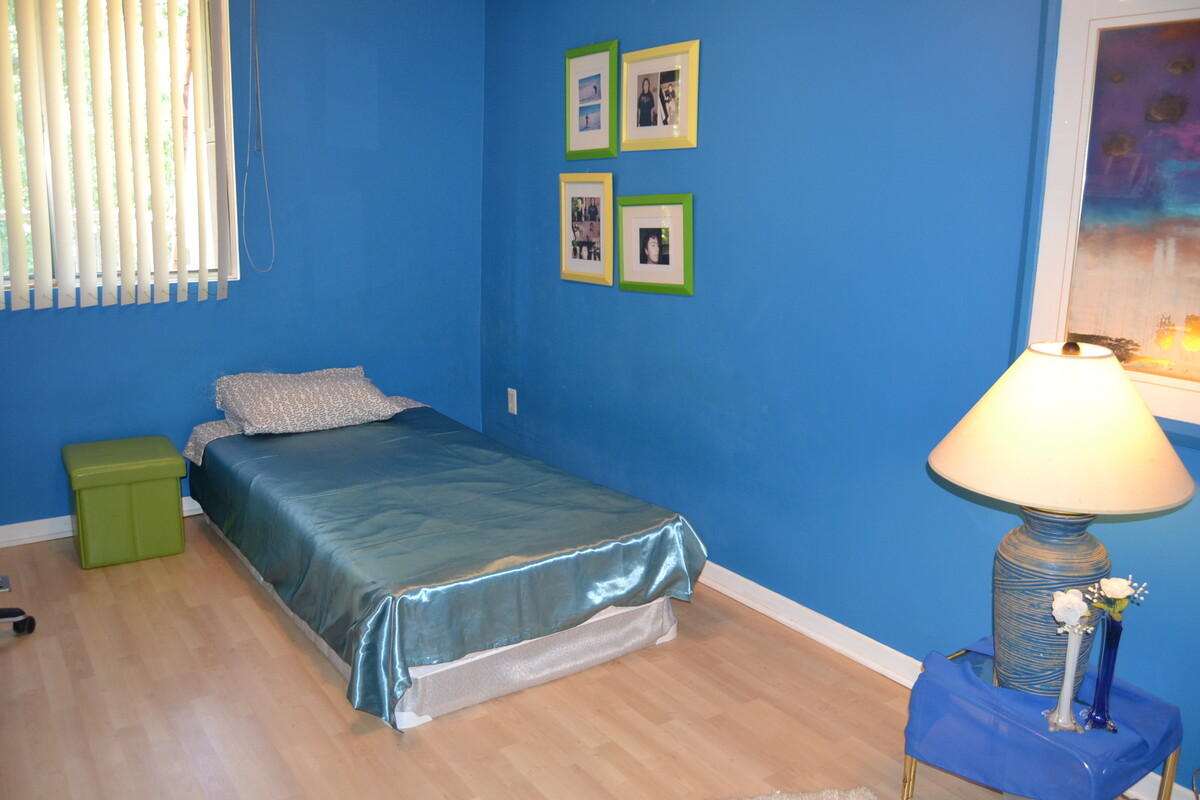  Dark Blue Room(Full Room)  -  Mississauga Homestay  - Gallery -  1