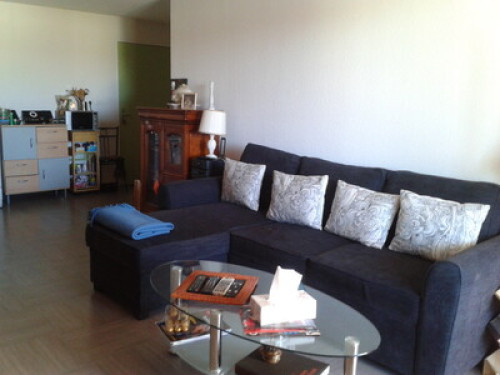 chambre ensoleillée, cadre paisible