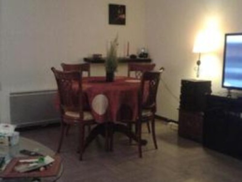 chambre ensoleillée, cadre paisible