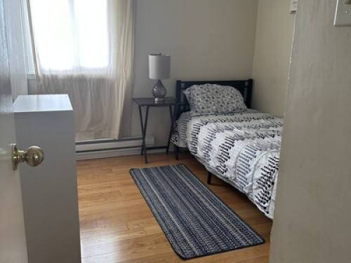 Bright and Airy Room For Rent  - Gallery - 5