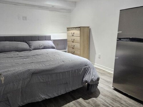Guest Room - Gallery - 8