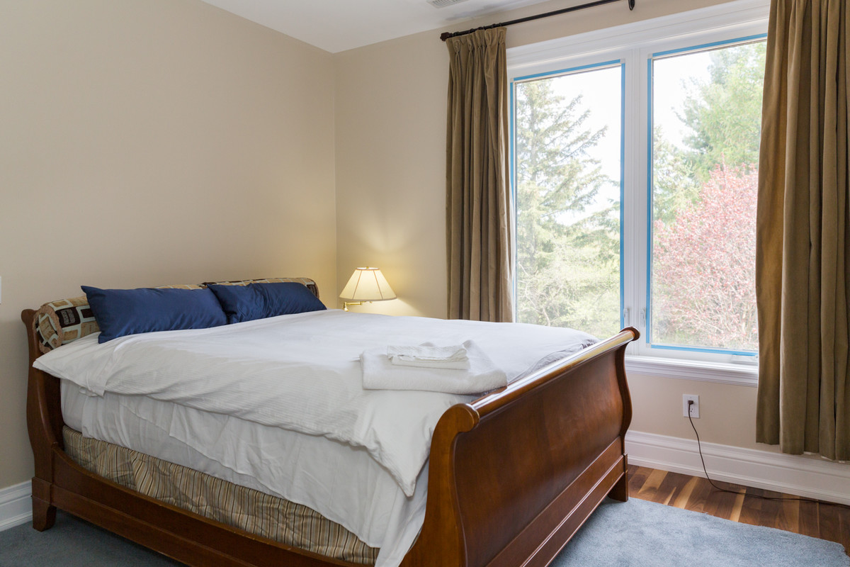  1 Bedroom With A Private Bathroom(Full Room)  -  Mansion on a lake near Toronto  - Gallery -  1