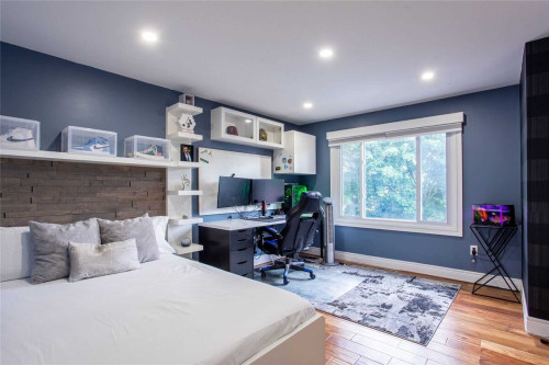 Cozy Room in Ajax