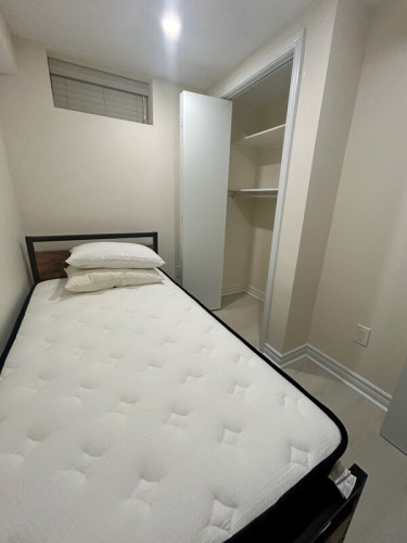 Oshawa  rooms in lower level apt - Gallery - 3