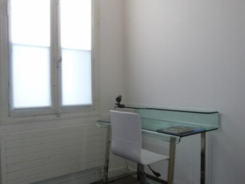 bedroom in a family house Bordeaux