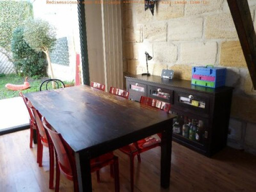 bedroom in a family house Bordeaux