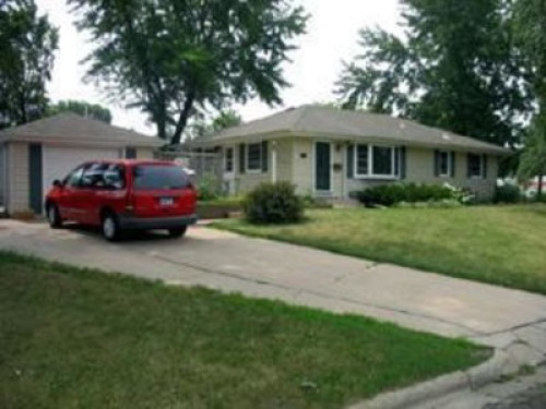 Bloomington friendly host