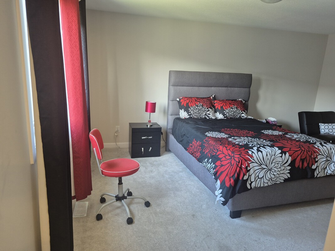 Huge Very Bright Master With Ensuite(Full Room) - 1