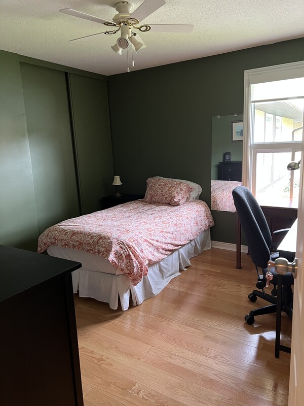 Main Floor West Bedroom(Full Room) - 1