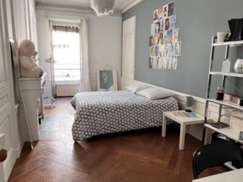 beautiful spacious room