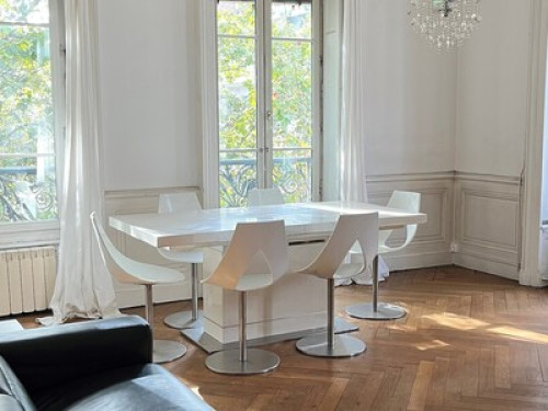 beautiful spacious room