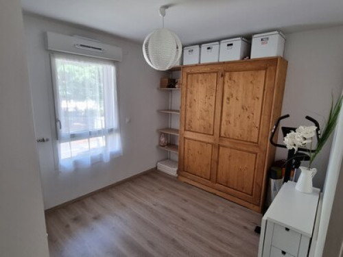 5 min by bus from the station