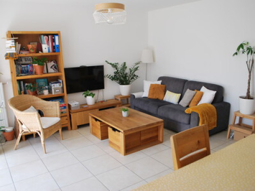 5 min by bus from the station  - Gallery -  5