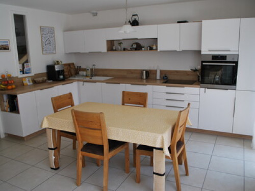 5 min by bus from the station