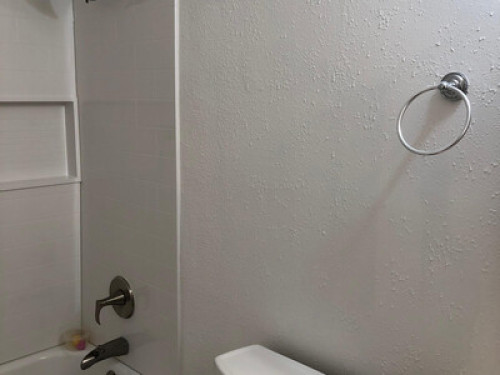 Safe & comfy, near airport and bus