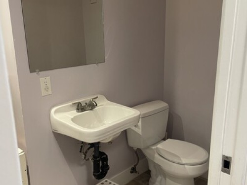 Groovy,modern close to uvic & beach