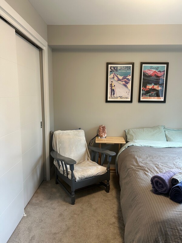 Downstairs Bedroom(Full Room) - Room in Beautiful Royal Oak! - Gallery - 1