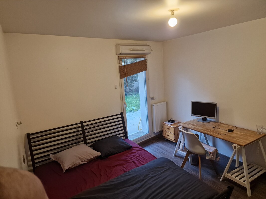  Bedroom With Private Walk-In Shower(Full Room)  -  Beautiful bedroom & shower room 18m²  - Gallery -  1