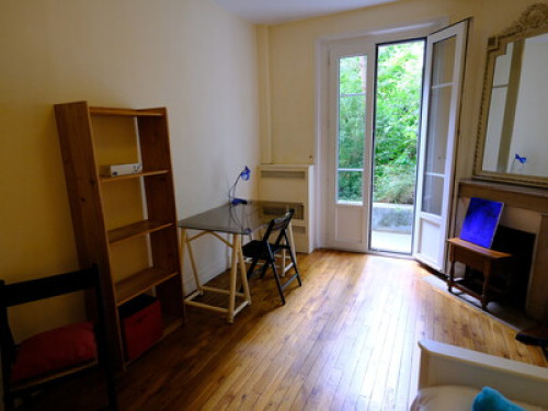 10 minutes from Saint Lazare train station