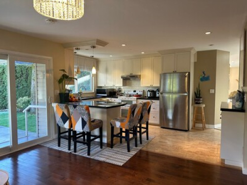 1 bedroom with private bathroom