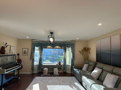 1 bedroom with private bathroom