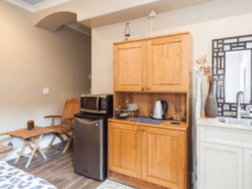 Private Suite near Airport!