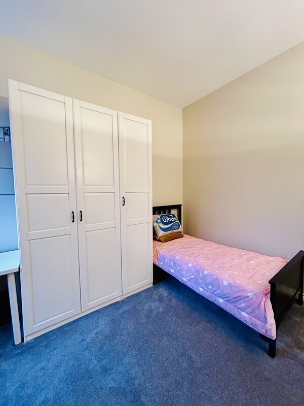  Furnished- High Celling Bedroom(Full Room)  -  Surrey Guildford 6min-BuS  - Gallery -  1