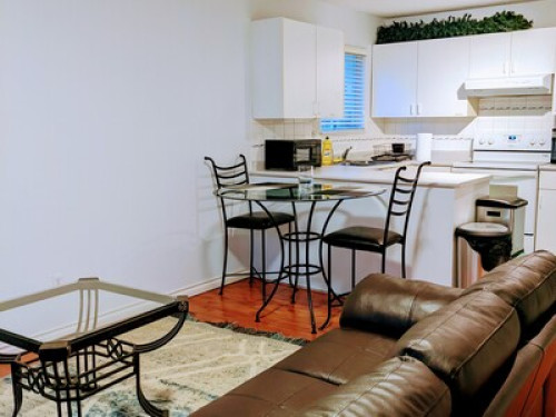 Spacious Bright and Cozy Suite - Gallery - 25