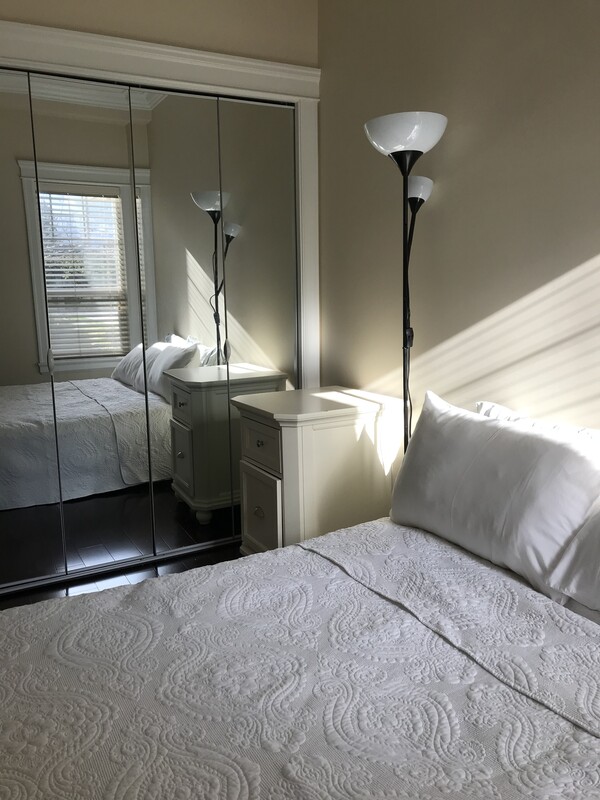 White Room Has A Separate Entrance (Full Room) - 1