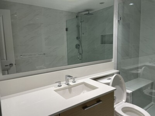 Bedroom w/ en suite bathroom