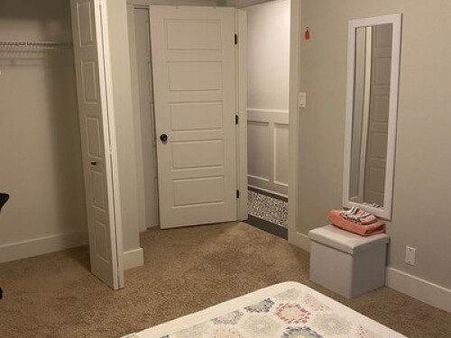 student-rooms-available-coquitlam-88147868620240815010331AM