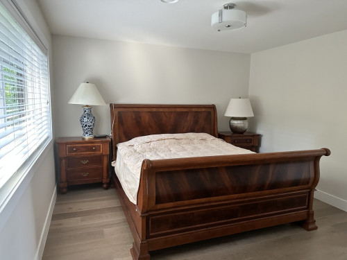 A large bright modern bedroom - Gallery - 5