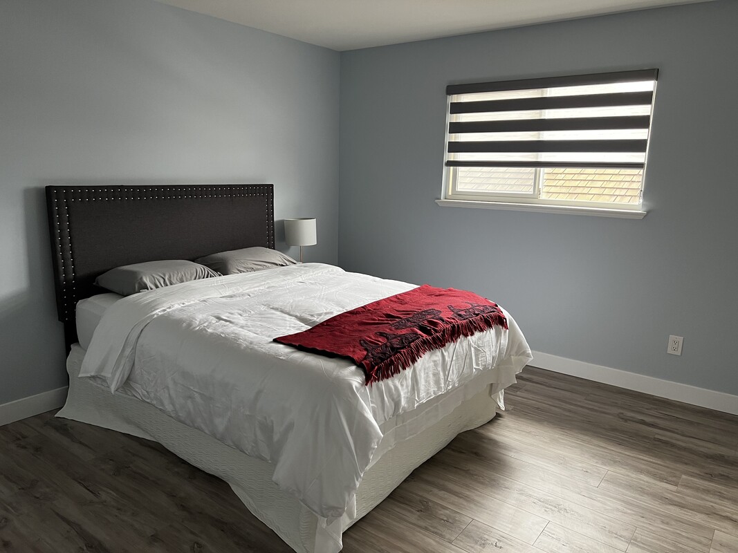 Queen Bed With Private Bathroom And Use Of Kitchen(Single Bed) - 1
