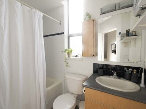 Clean Room In Trendy Apartment