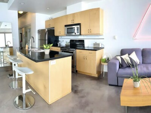 Clean Room In Trendy Apartment