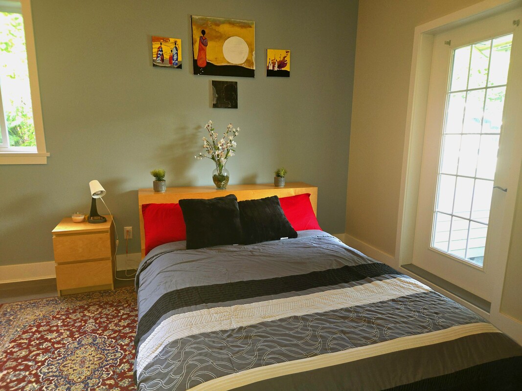 Room(Full Room) - It's a five bedroom home - Gallery - 1