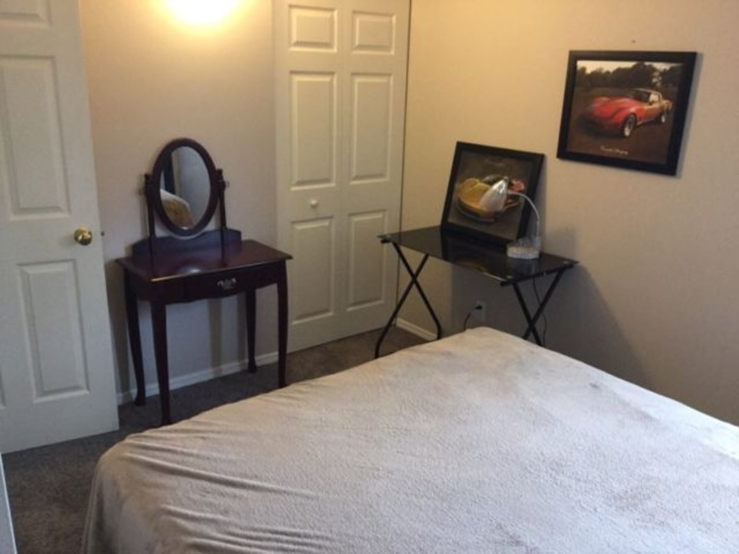 Room 1(Full Room) - Beautiful home in Island Lakes - Gallery - 1