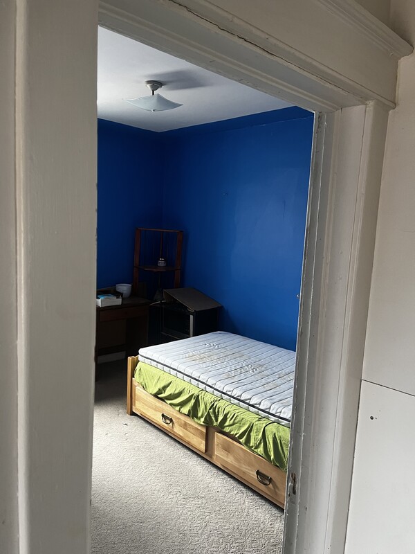  Single Bedroom(Full Room)  -  Interested in sharing our home?  - Gallery -  1