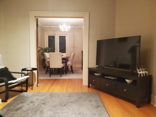 Homestay in cozy River Heights home
