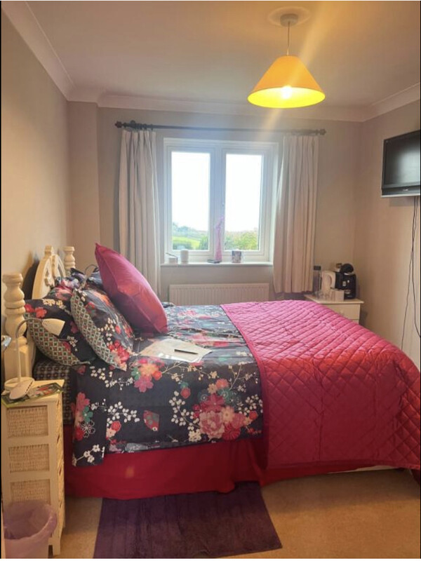 Seaview Small Double With Private Shower In Hallway(Full Room) - 1