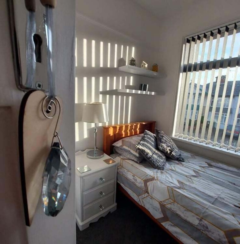 Room 1(Full Room) - A lovely family home in Portsmouth - Gallery - 1