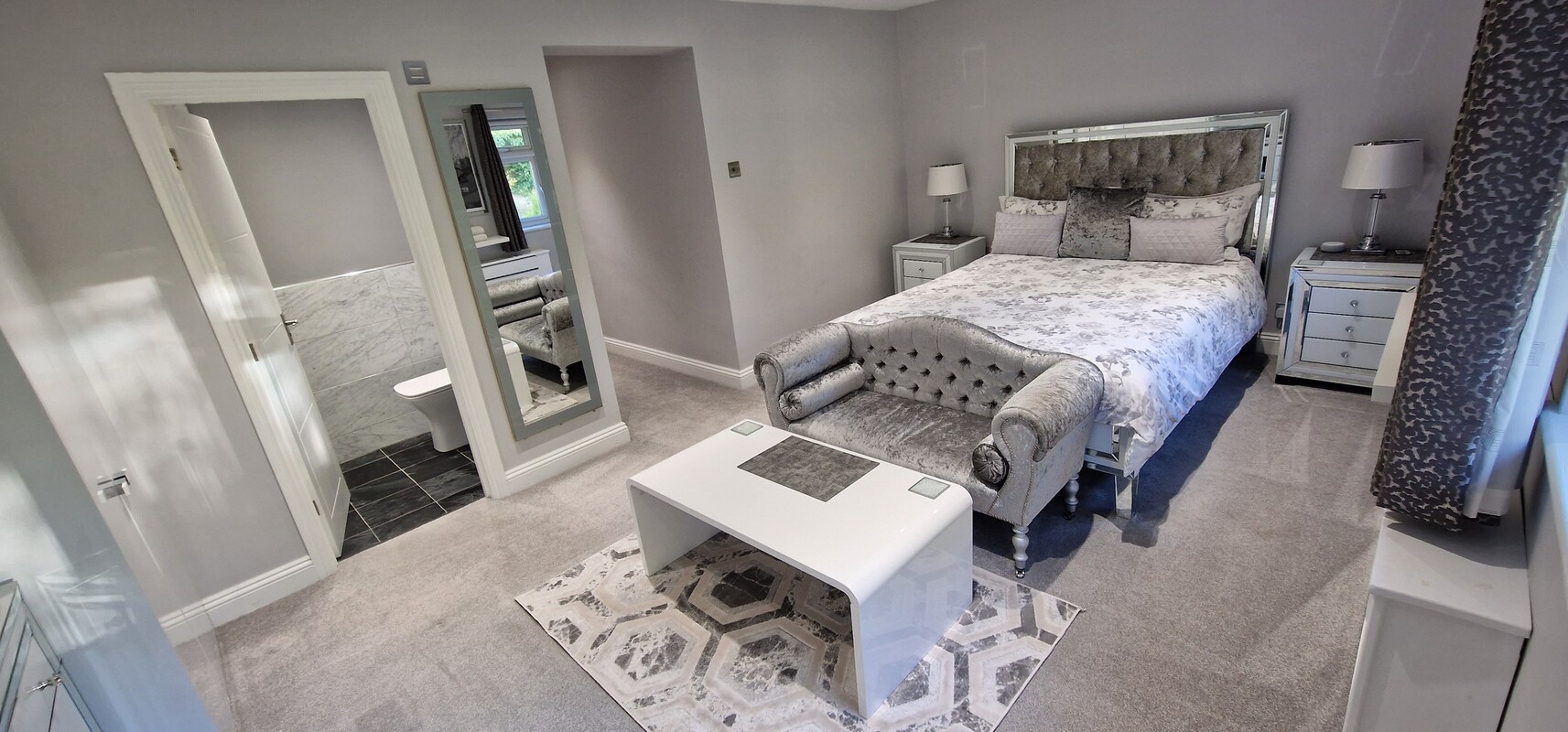 Luxury King Room With En-Suite & Parking(Single Bed) - 1