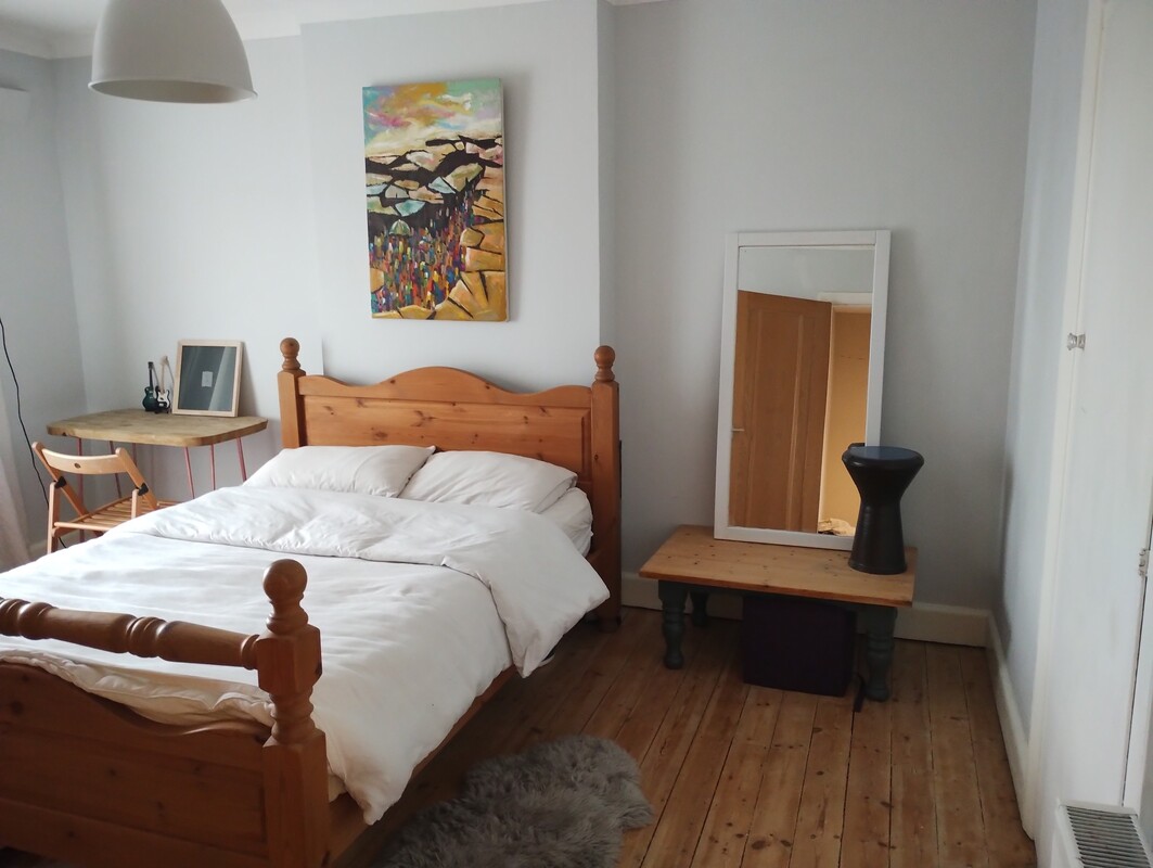  Room 2 (Full Room)  -  Warm family home in Hove  - Gallery -  1