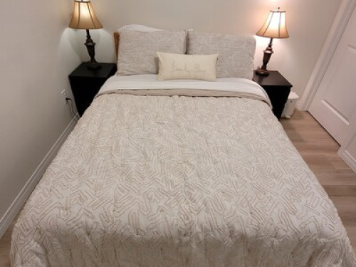 Basement room at Auburn Bay - Gallery - 32