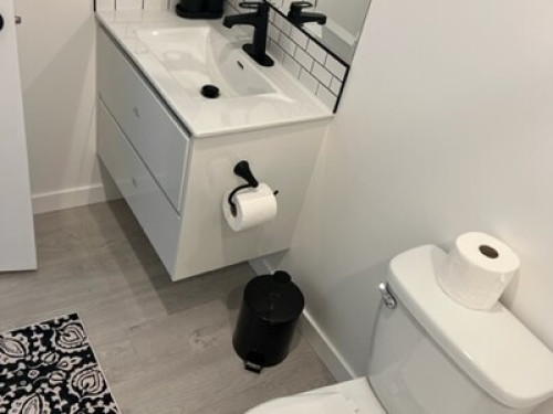 cosy-duplex-near-the-lake-calgary-139210588220240815014608AM