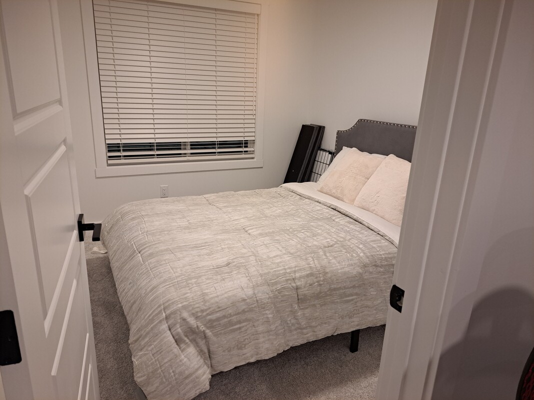 Room Overlooking Main Street(Full Room) - 1