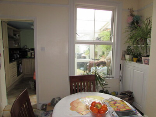 three bedroom's house/town centre